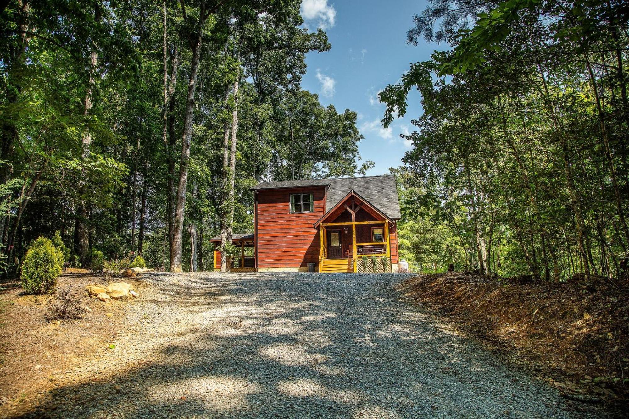Adore The Smores Rustic Mountain Charm Outdoor Spaces And A Cozy Hot Tub Blue Ridge Eksteriør billede