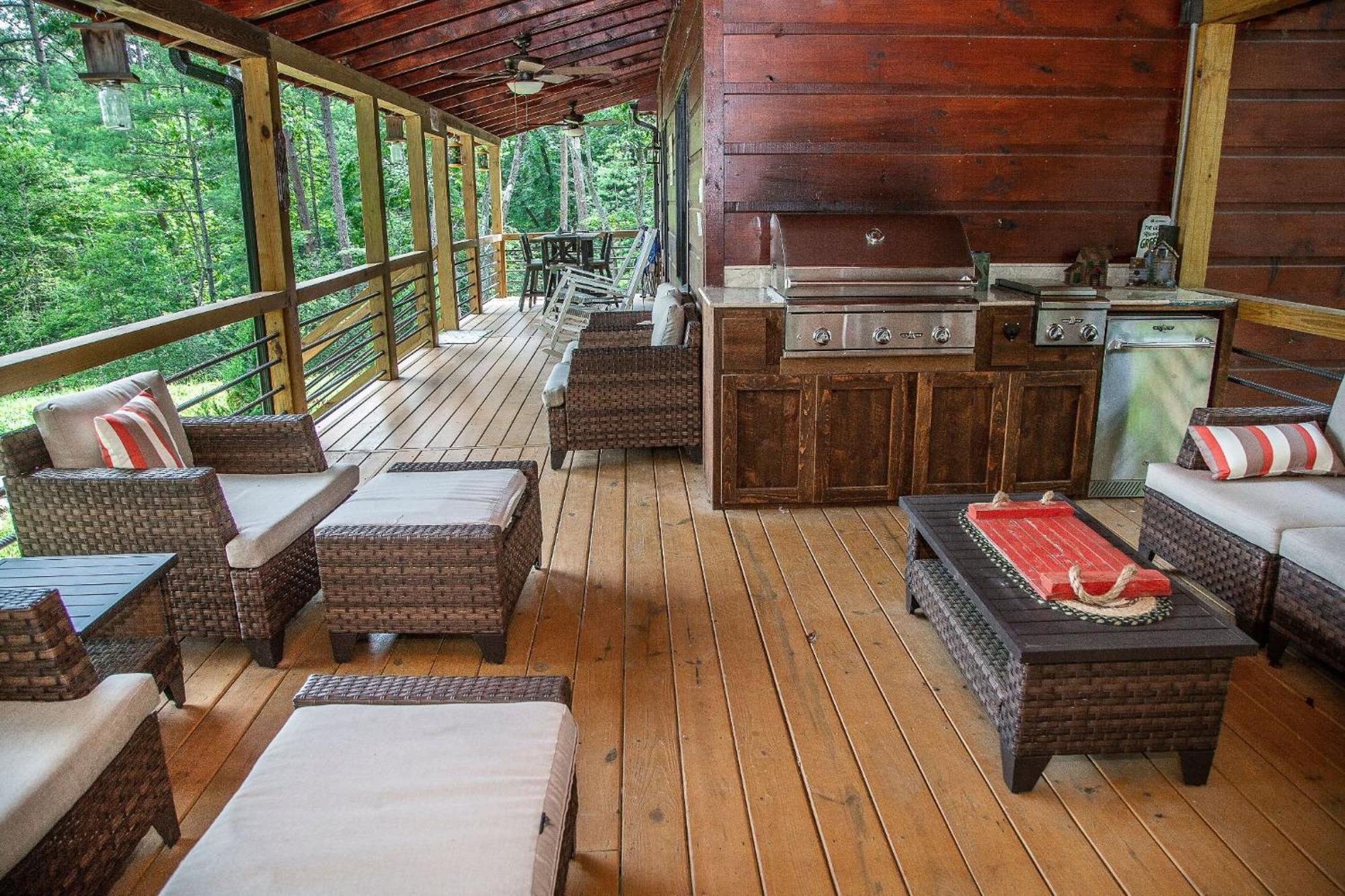 Adore The Smores Rustic Mountain Charm Outdoor Spaces And A Cozy Hot Tub Blue Ridge Eksteriør billede