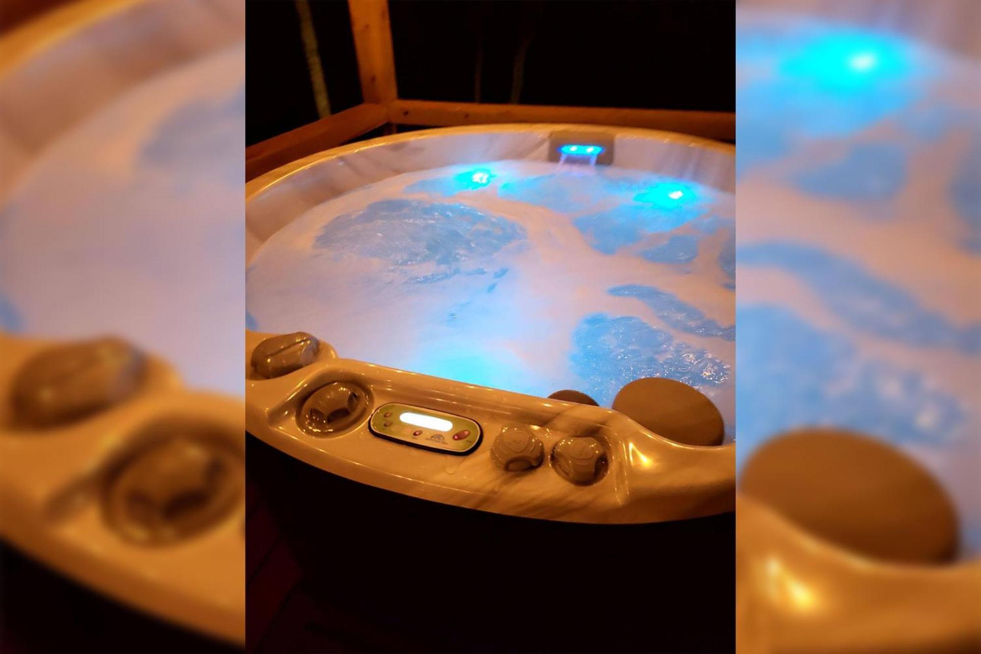 Adore The Smores Rustic Mountain Charm Outdoor Spaces And A Cozy Hot Tub Blue Ridge Eksteriør billede