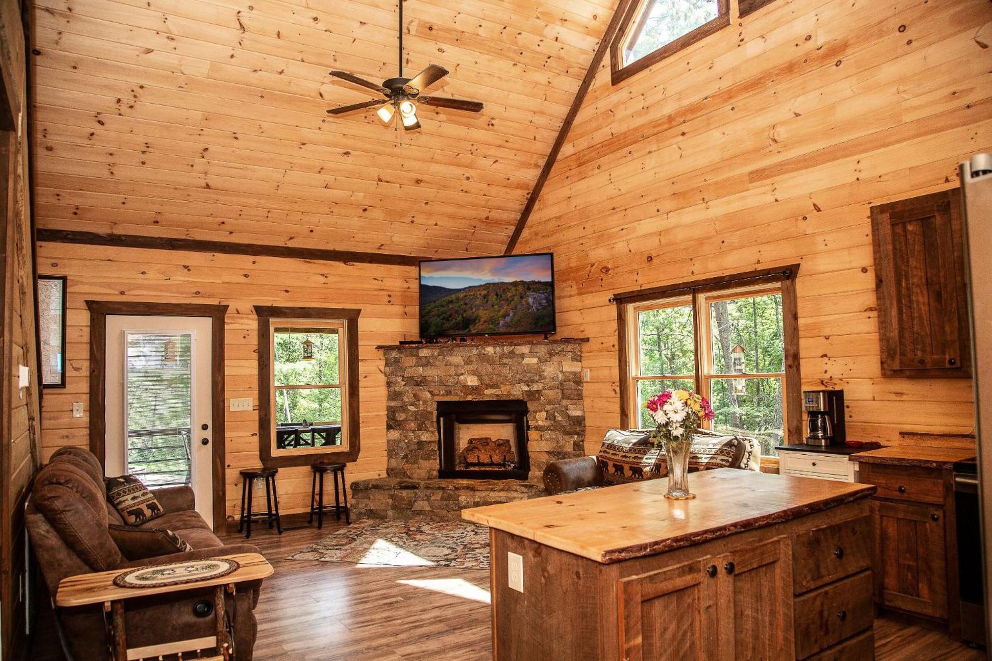 Adore The Smores Rustic Mountain Charm Outdoor Spaces And A Cozy Hot Tub Blue Ridge Eksteriør billede