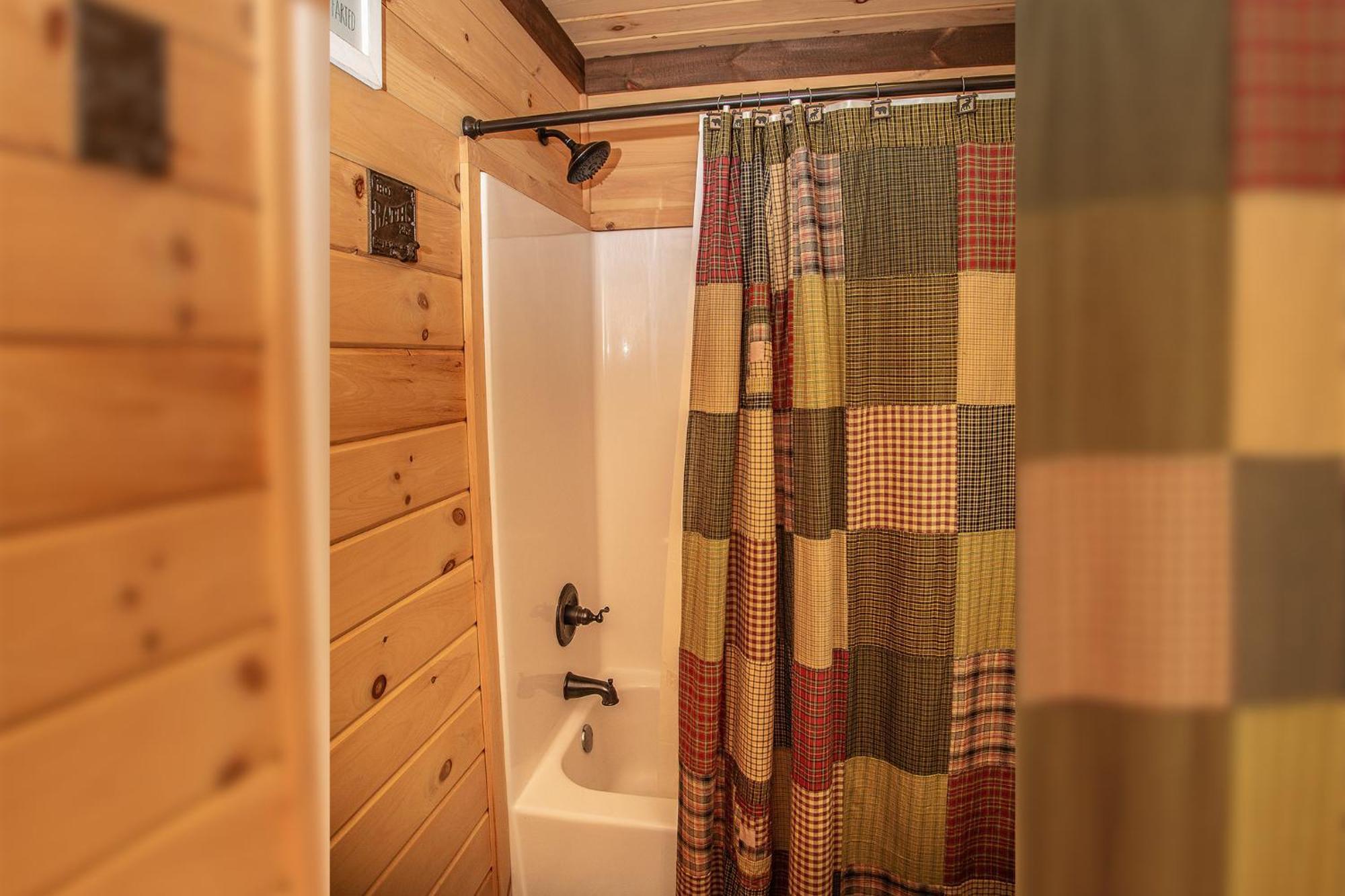 Adore The Smores Rustic Mountain Charm Outdoor Spaces And A Cozy Hot Tub Blue Ridge Eksteriør billede