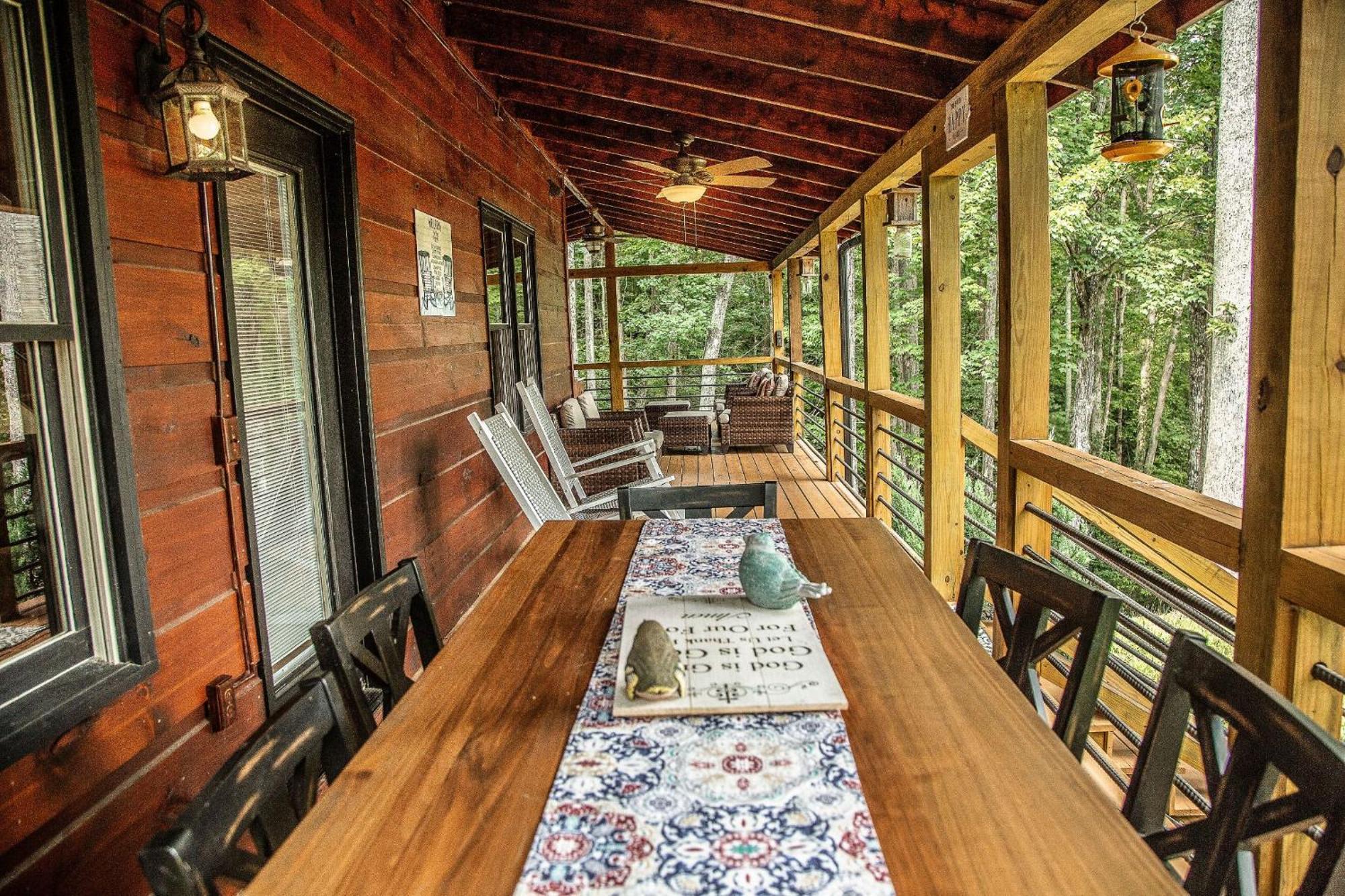 Adore The Smores Rustic Mountain Charm Outdoor Spaces And A Cozy Hot Tub Blue Ridge Eksteriør billede