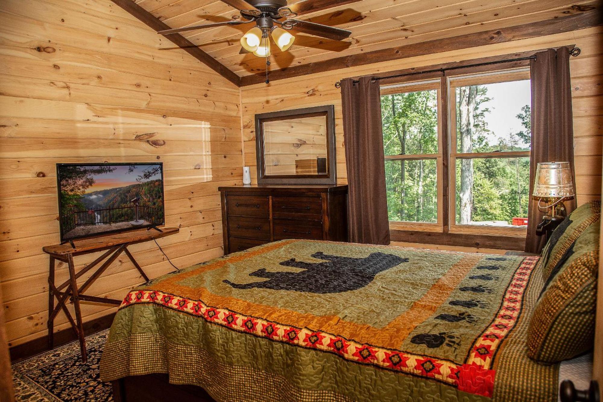 Adore The Smores Rustic Mountain Charm Outdoor Spaces And A Cozy Hot Tub Blue Ridge Eksteriør billede