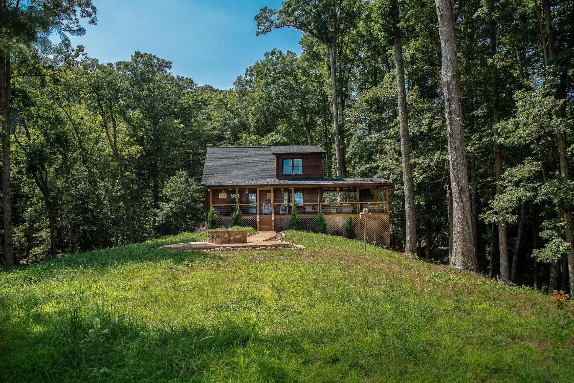 Adore The Smores Rustic Mountain Charm Outdoor Spaces And A Cozy Hot Tub Blue Ridge Eksteriør billede
